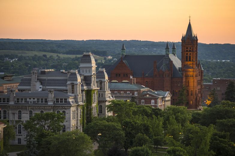 2U and Syracuse University launch online social work degree